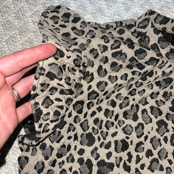 Cheetah flutter sleeve blouse - Picture 3 of 4
